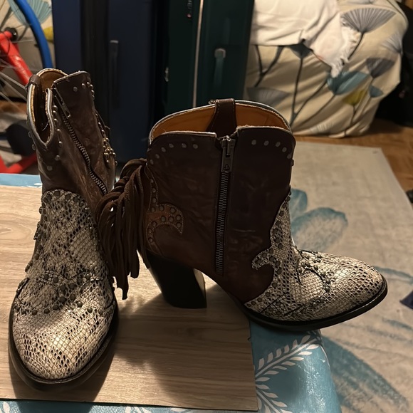 Female cowboy boots hand made brand new. Made by old gringo from Nashville Tn - Picture 2 of 4